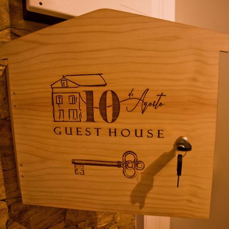 Guest House 10 De Agosto 菲盖拉-达福什 外观 照片