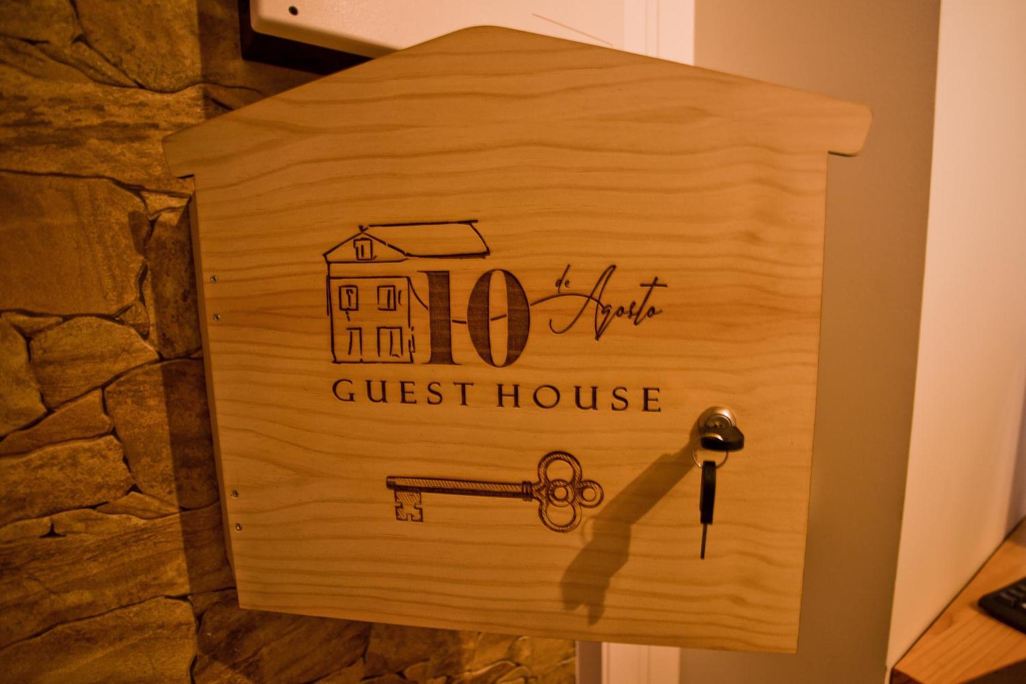 Guest House 10 De Agosto 菲盖拉-达福什 外观 照片