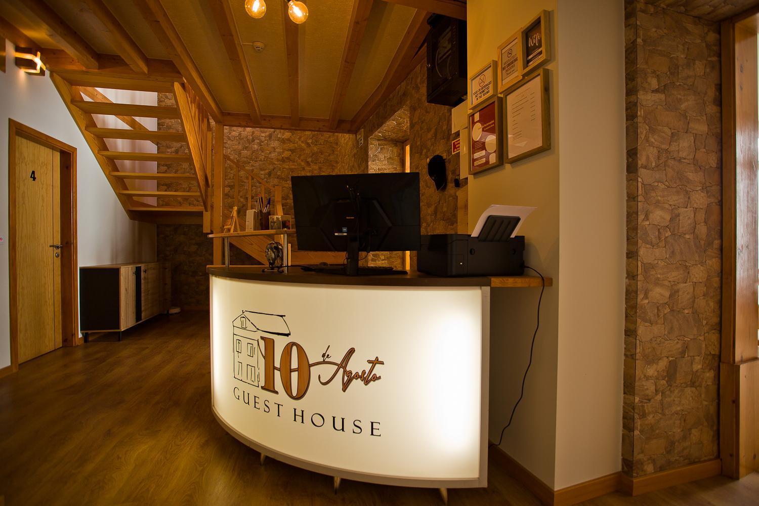 Guest House 10 De Agosto 菲盖拉-达福什 外观 照片